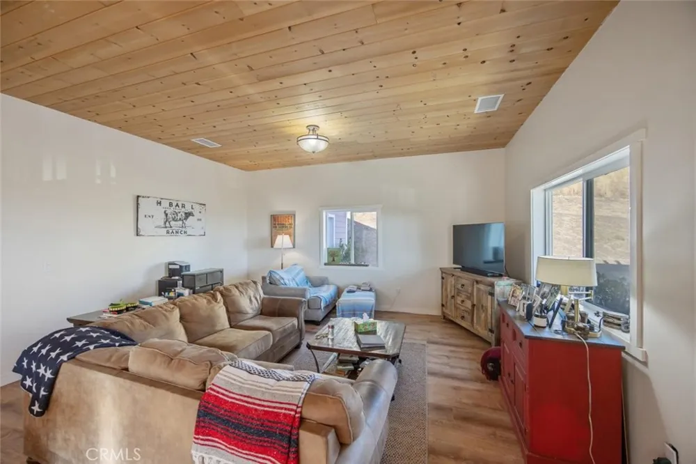 6931 Sierra Agua Dulce, CA 91390
