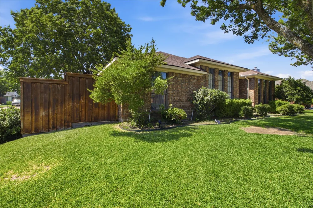 2701 Beau Drive Mesquite, TX 75181