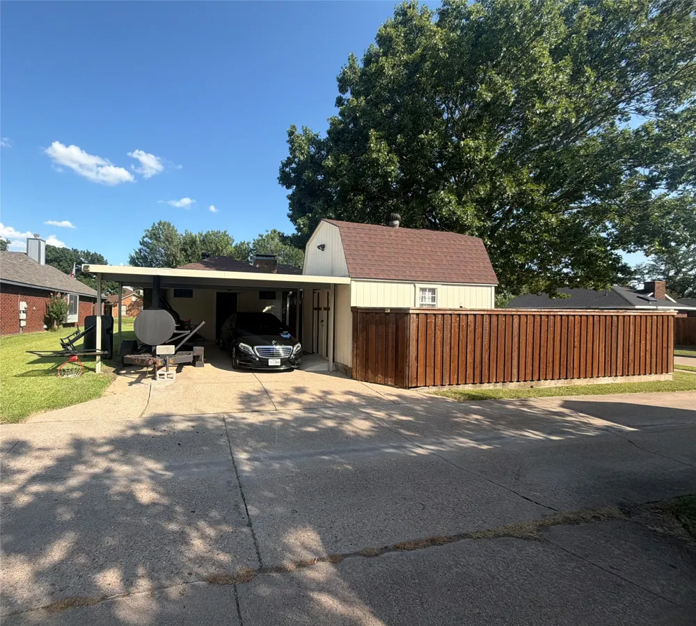 2701 Beau Drive Mesquite, TX 75181
