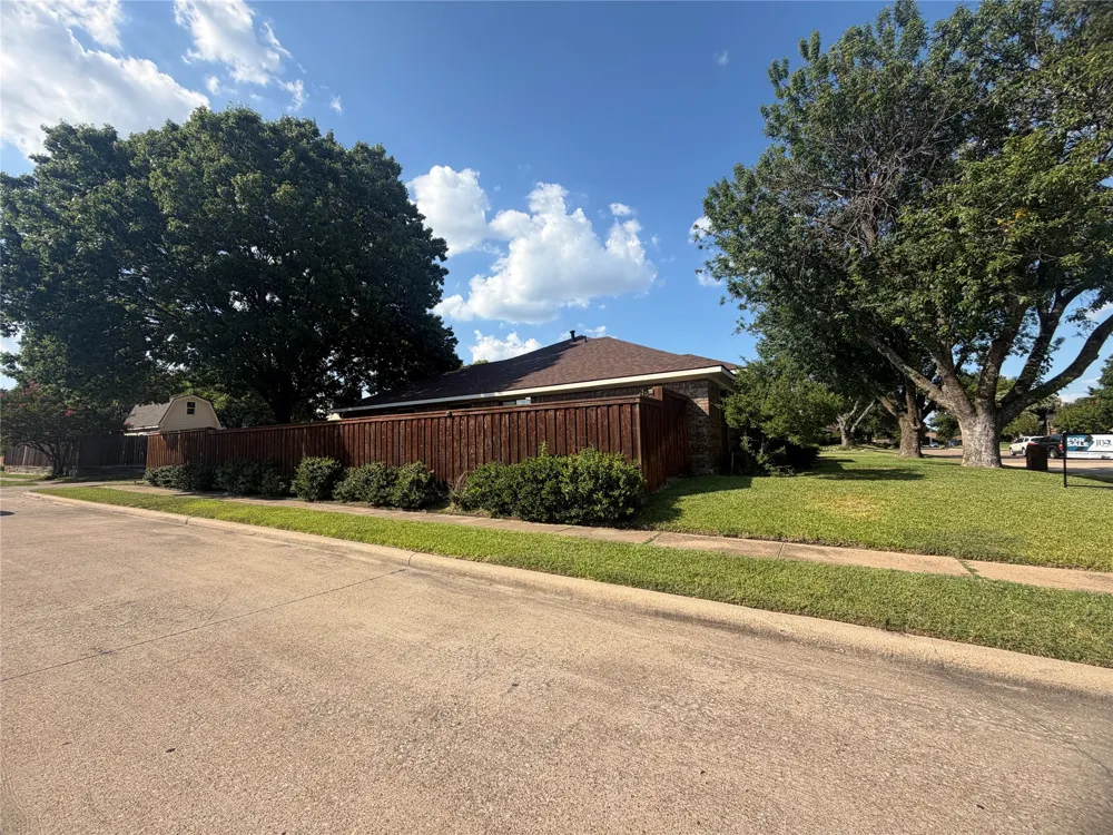 2701 Beau Drive Mesquite, TX 75181