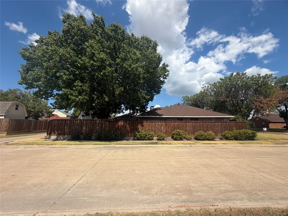 2701 Beau Drive Mesquite, TX 75181
