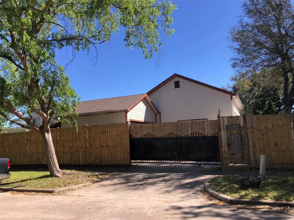 7618 Del Glen Lane Houston, TX 77072