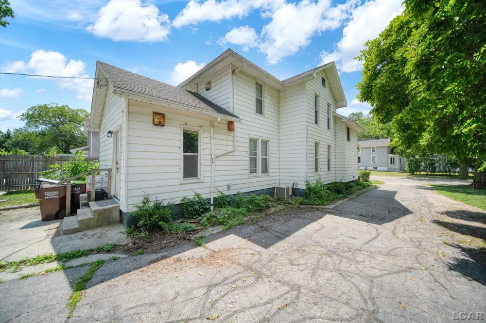 225 Seeley Street Adrian City, MI 49221