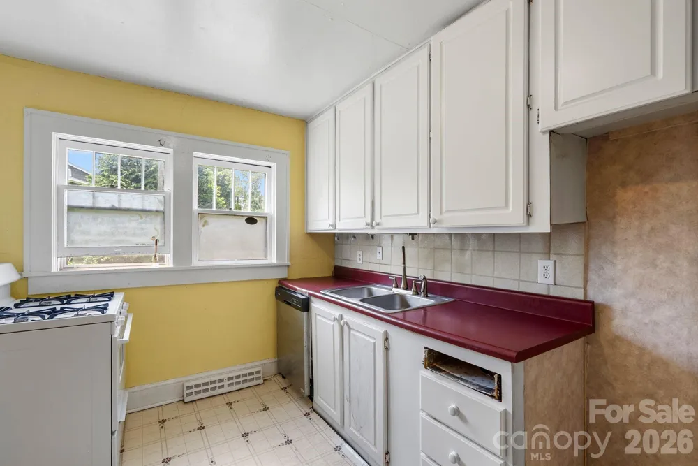 49 Church Street Weaverville, NC 28787