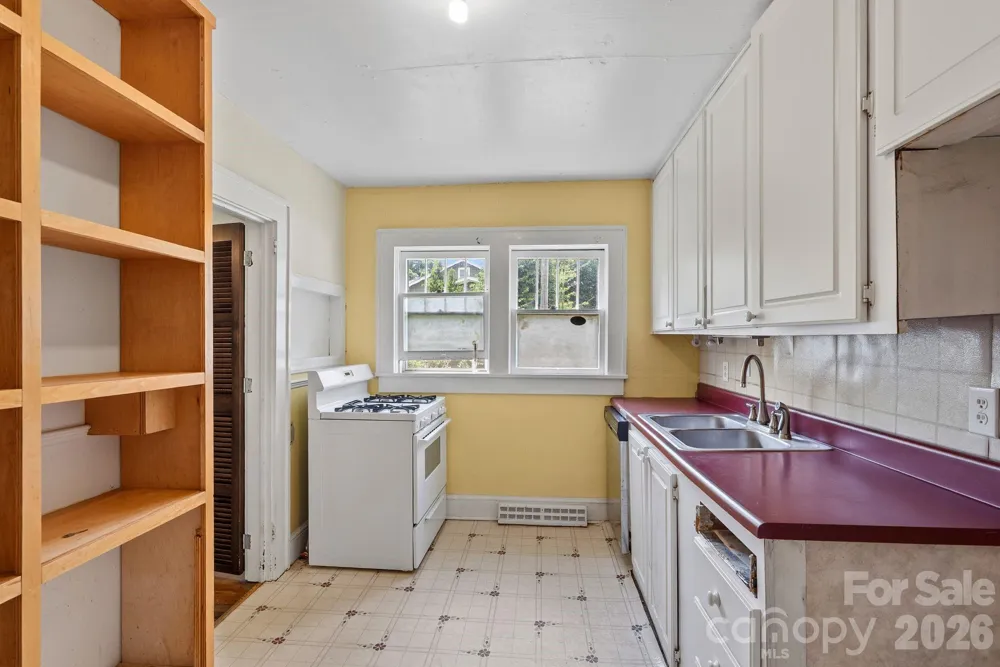 49 Church Street Weaverville, NC 28787
