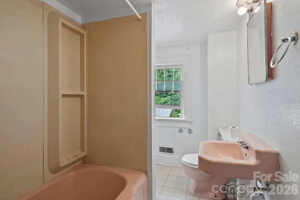 49 Church Street Weaverville, NC 28787