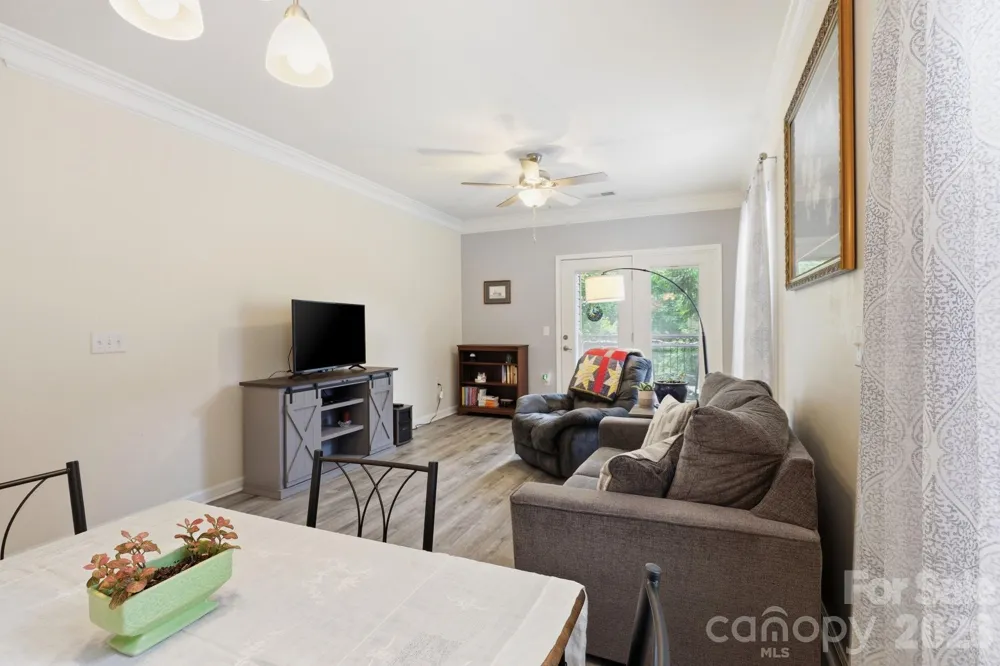 528 Appeldoorn Circle Asheville, NC 28803