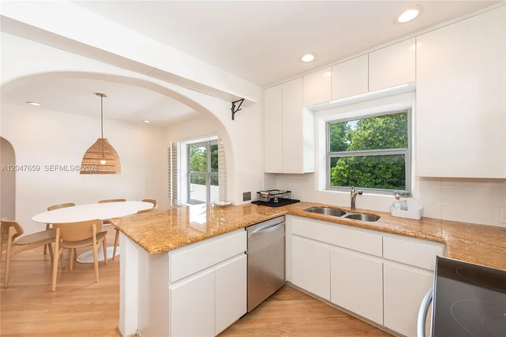 9940 Collins Ave #10 Bal Harbour, FL 33154