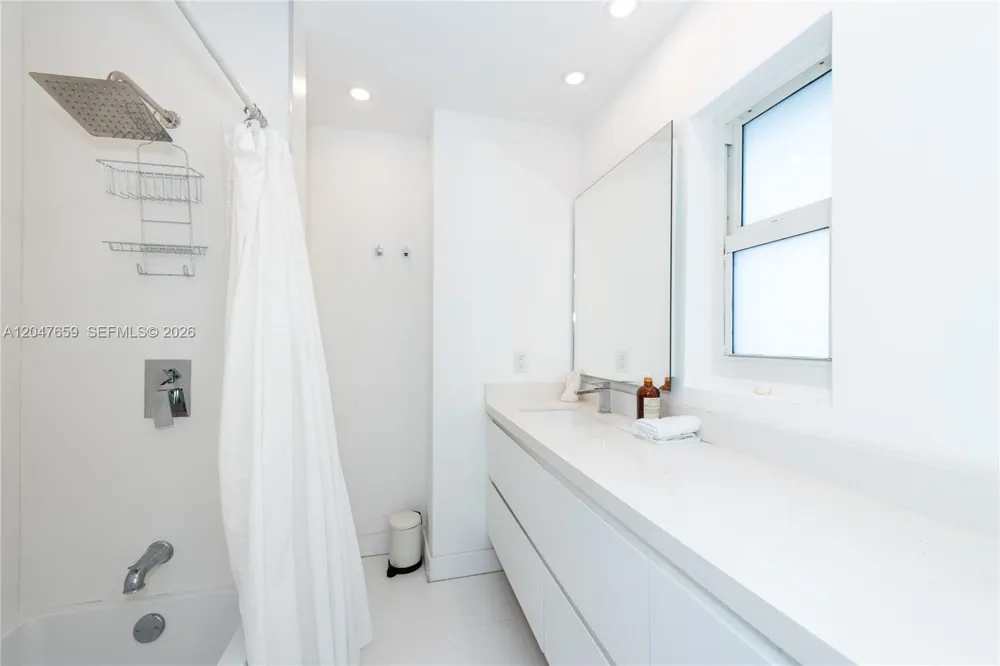9940 Collins Ave #10 Bal Harbour, FL 33154