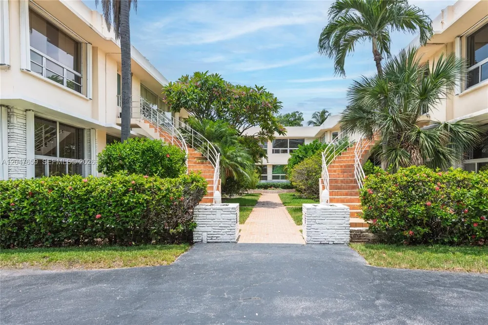 9940 Collins Ave #10 Bal Harbour, FL 33154