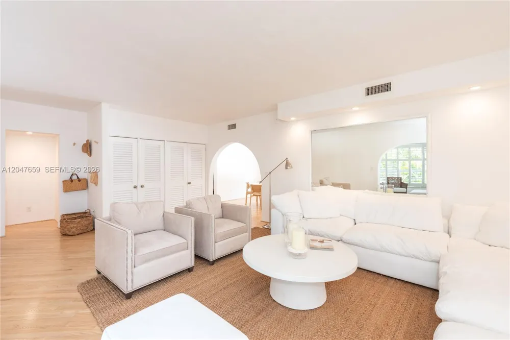 9940 Collins Ave #10 Bal Harbour, FL 33154