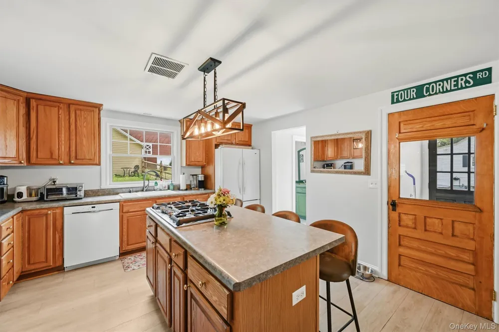 54 Pulaski Highway Pine Island, NY 10969