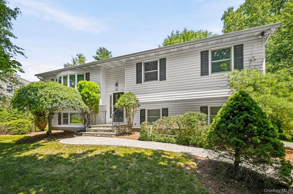 21 Arbor Lane Bardonia, NY 10954