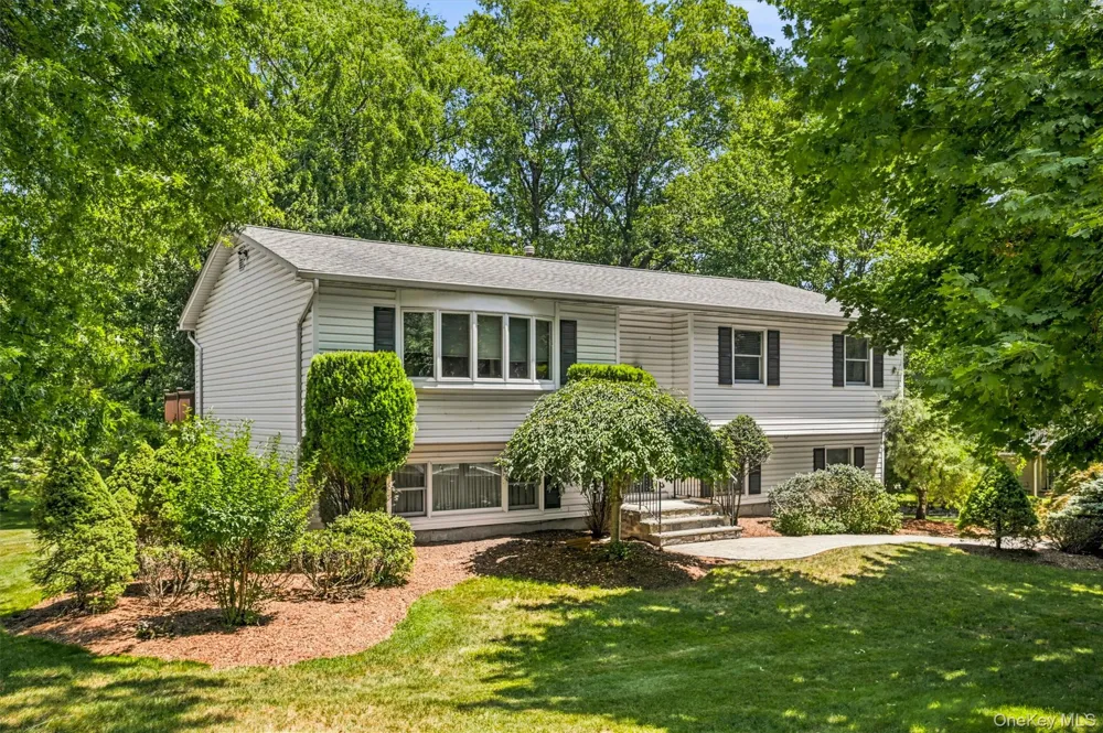 21 Arbor Lane Bardonia, NY 10954