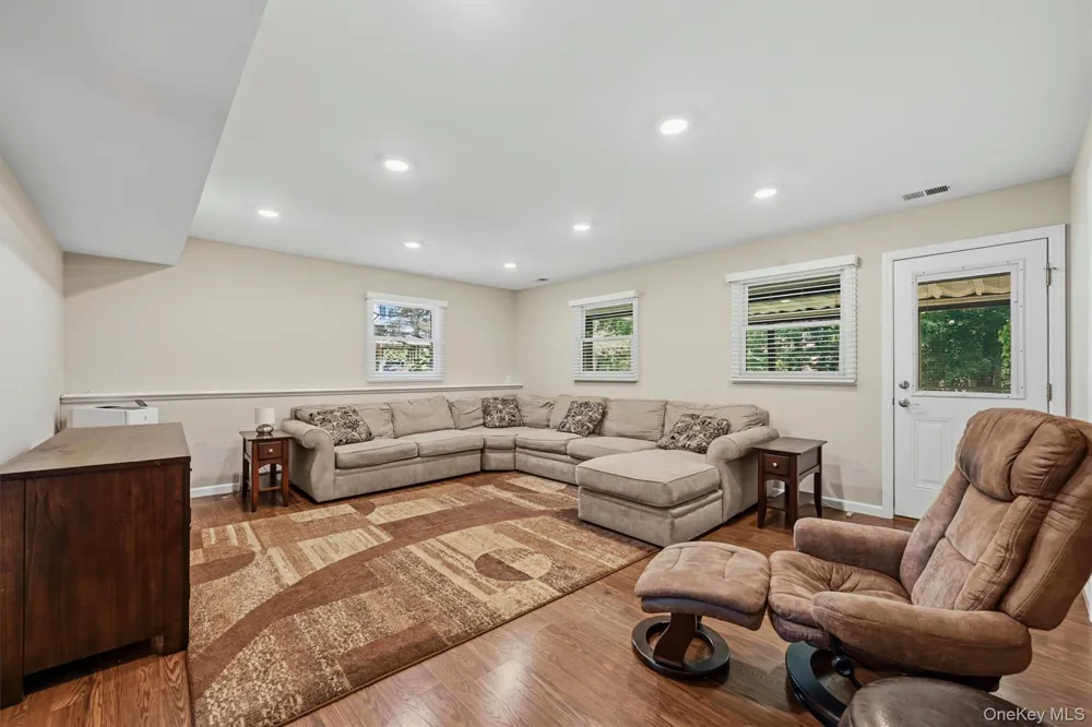 21 Arbor Lane Bardonia, NY 10954