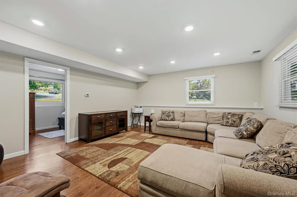 21 Arbor Lane Bardonia, NY 10954