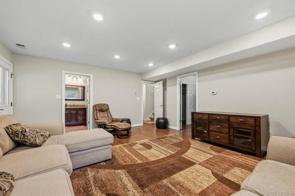 21 Arbor Lane Bardonia, NY 10954