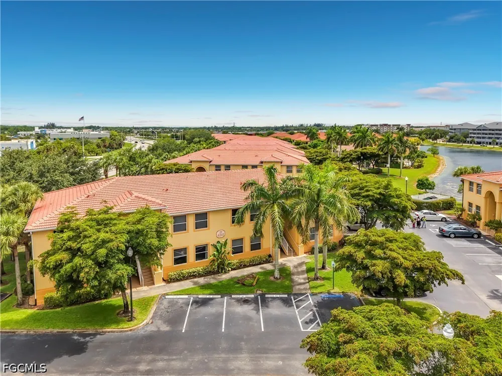 Bellasol Circle #1923 Fort Myers, FL 33916