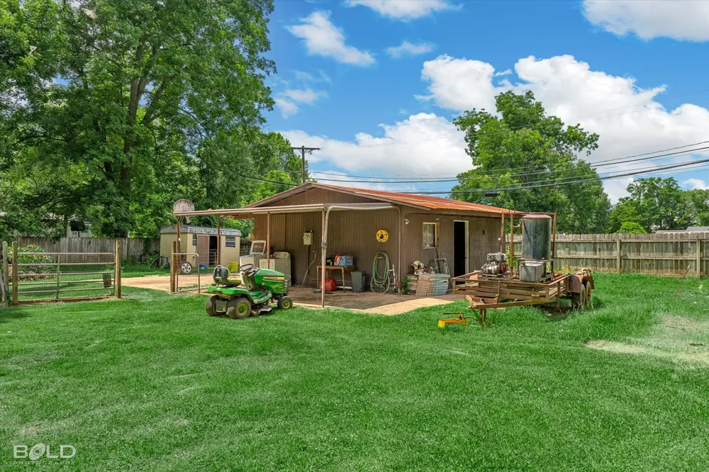 331 Gray Street Belcher, LA 71004