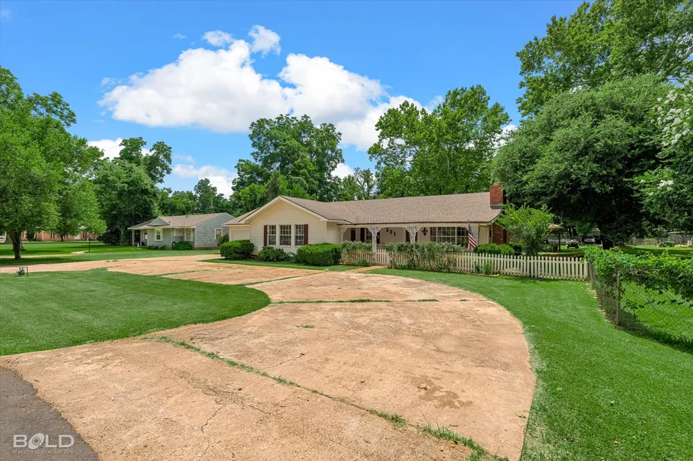 331 Gray Street Belcher, LA 71004