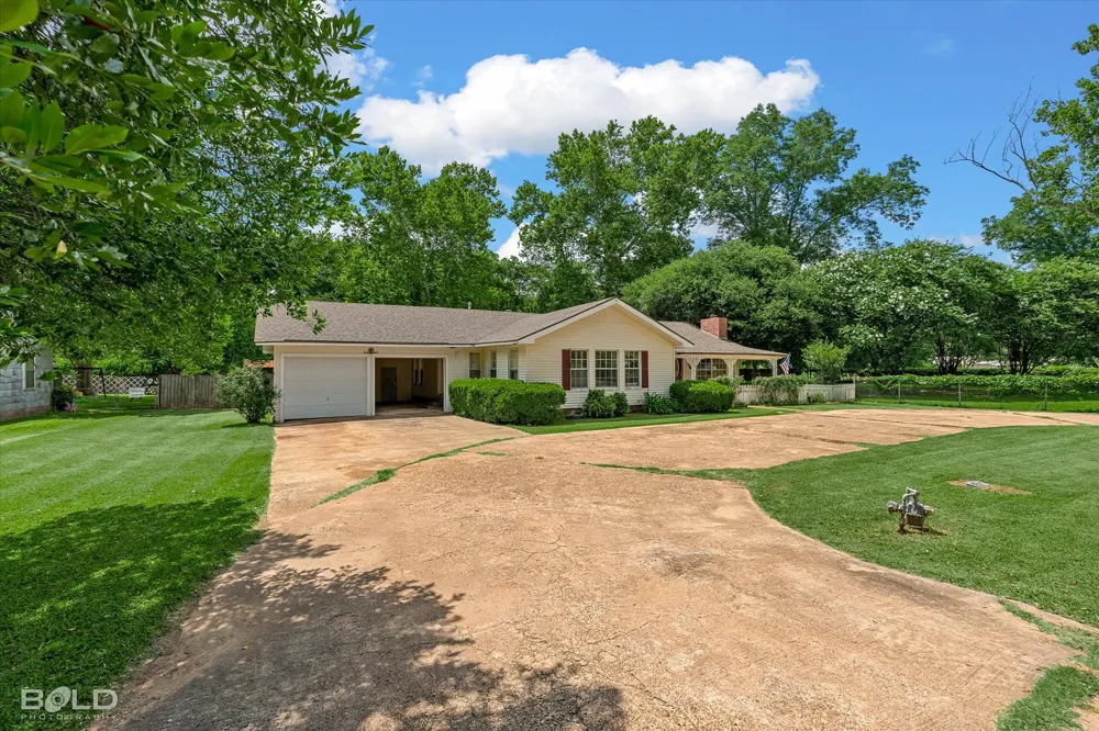 331 Gray Street Belcher, LA 71004