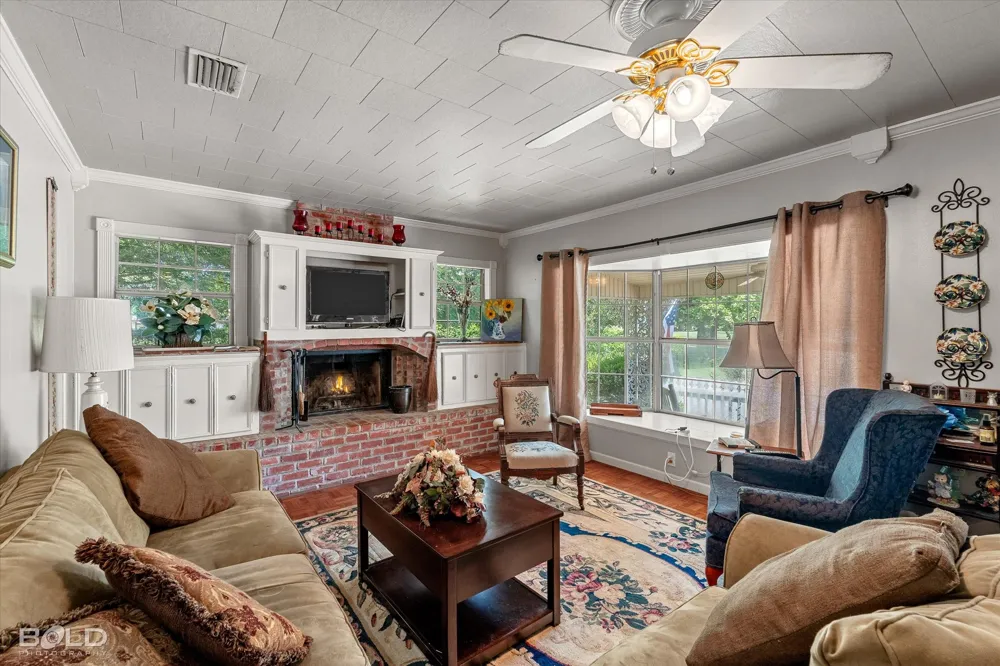 331 Gray Street Belcher, LA 71004