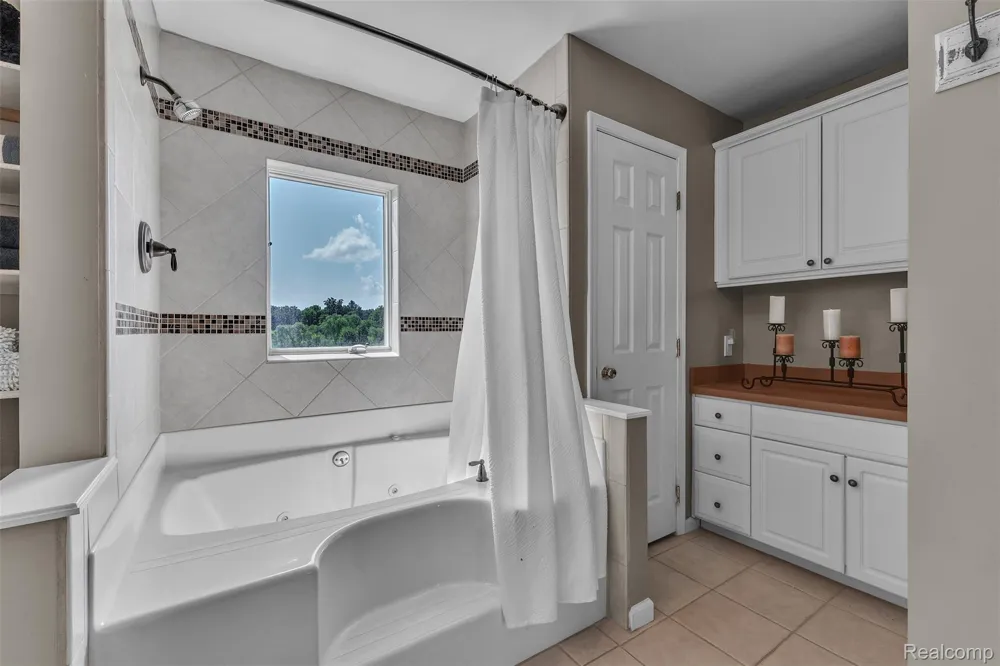 10146 Marshall Road Green Oak Township, MI 48178