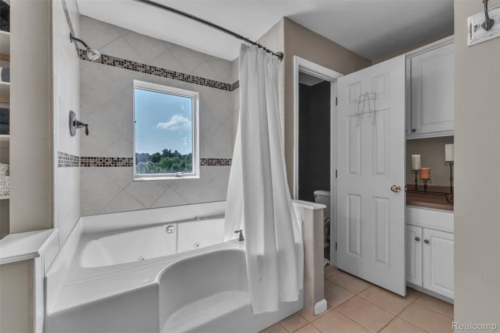 10146 Marshall Road Green Oak Township, MI 48178