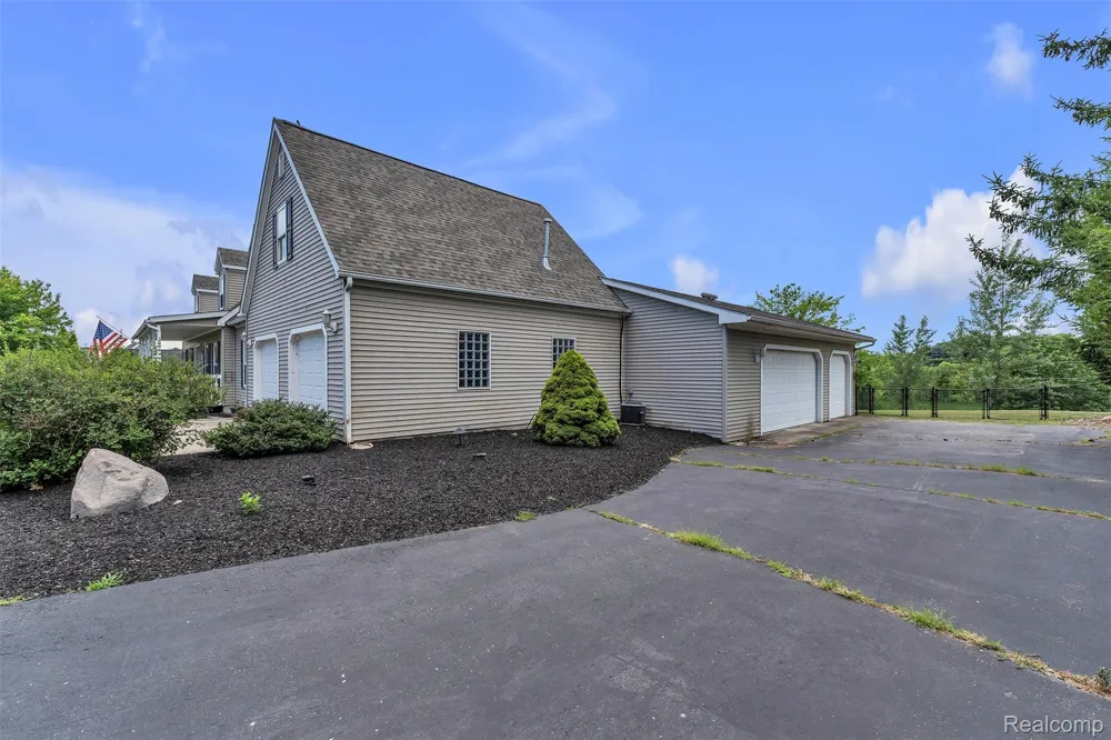 10146 Marshall Road Green Oak Township, MI 48178