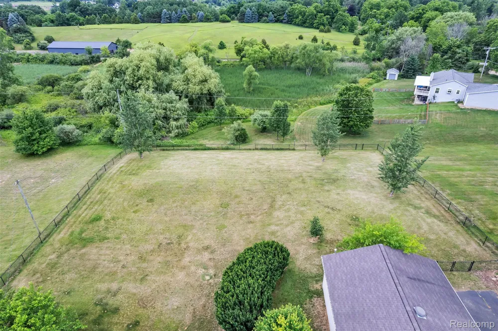 10146 Marshall Road Green Oak Township, MI 48178