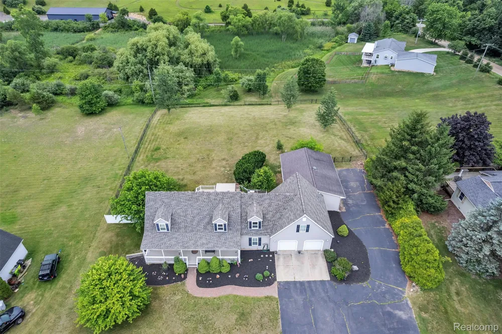 10146 Marshall Road Green Oak Township, MI 48178