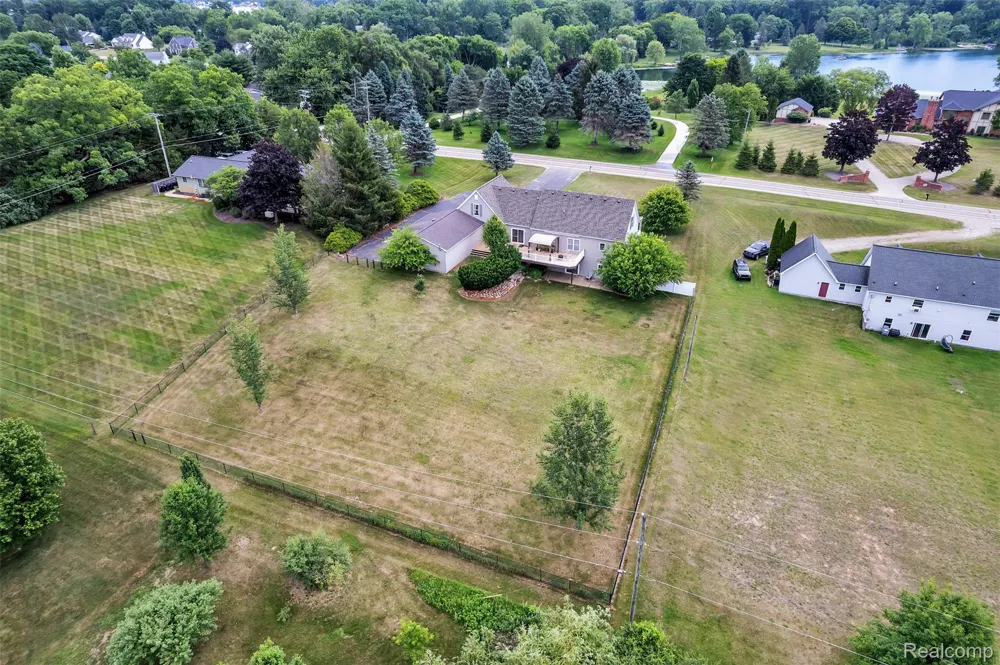 10146 Marshall Road Green Oak Township, MI 48178