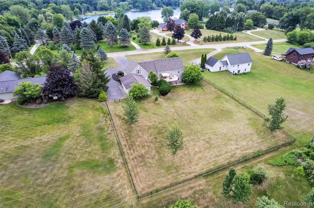 10146 Marshall Road Green Oak Township, MI 48178