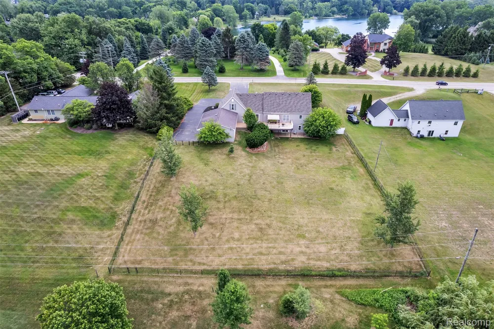 10146 Marshall Road Green Oak Township, MI 48178