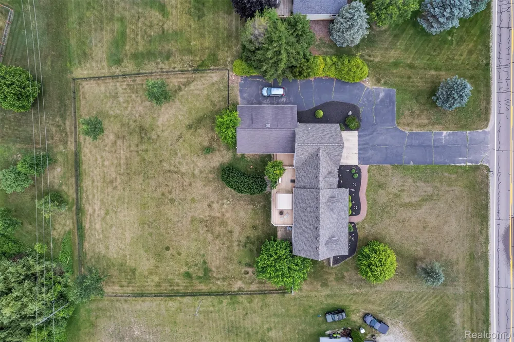 10146 Marshall Road Green Oak Township, MI 48178