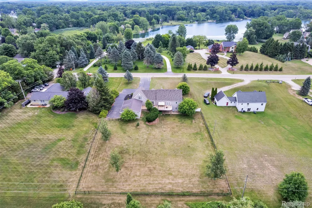 10146 Marshall Road Green Oak Township, MI 48178