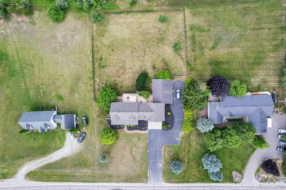 10146 Marshall Road Green Oak Township, MI 48178