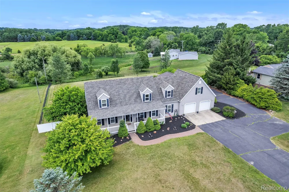 10146 Marshall Road Green Oak Township, MI 48178