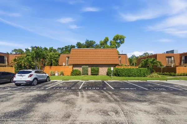 1438 Park Shore Circle #3 Fort Myers, FL 33901