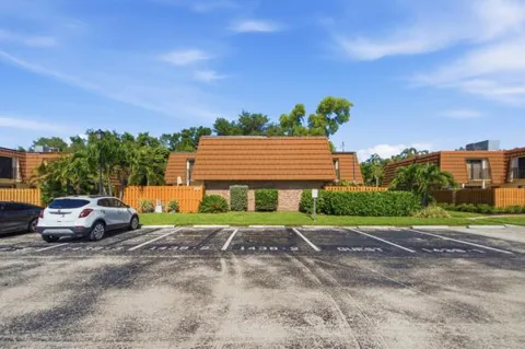 1438 Park Shore Circle #3