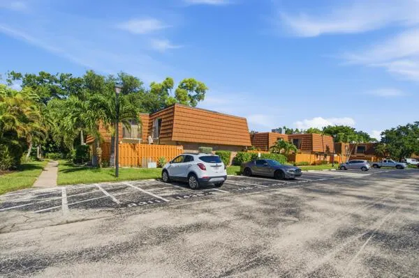 1438 Park Shore Circle #3 Fort Myers, FL 33901