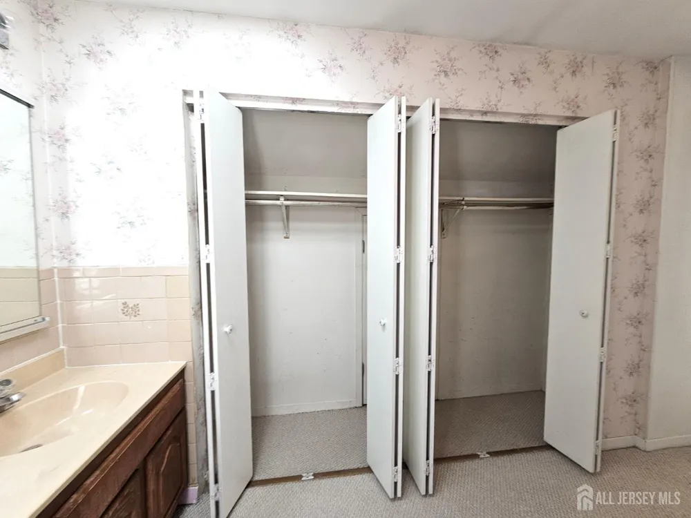 9 Mockingbird Lane South Brunswick, NJ 08810
