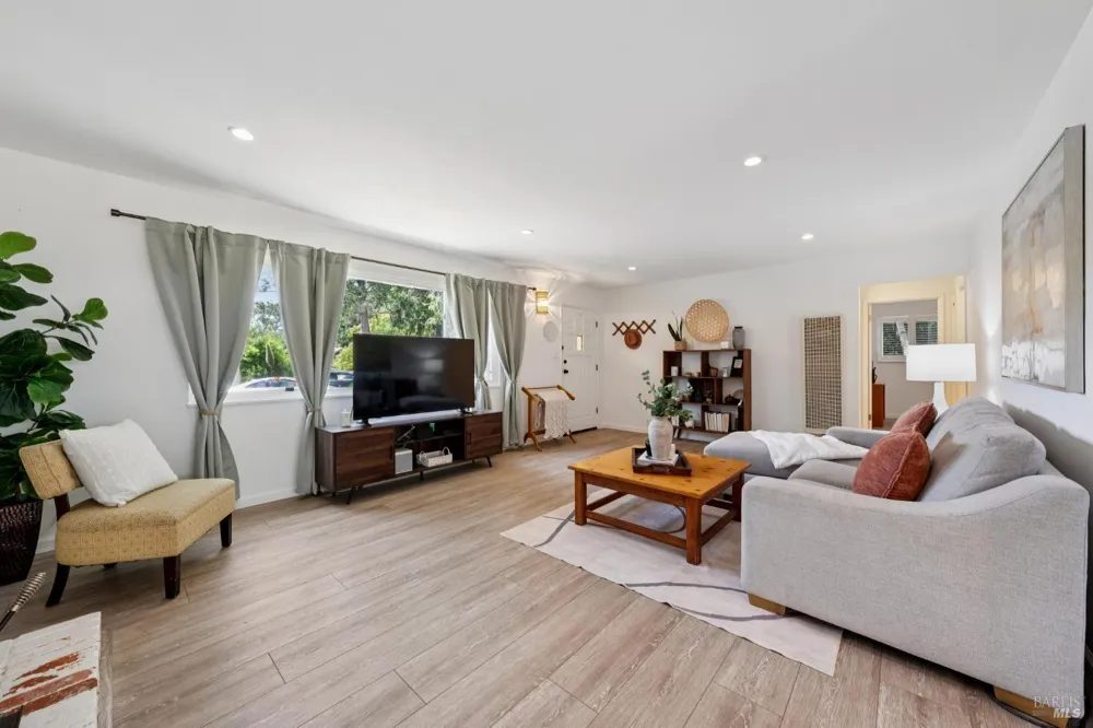 6304 Caraway Court Sebastopol, CA 95472