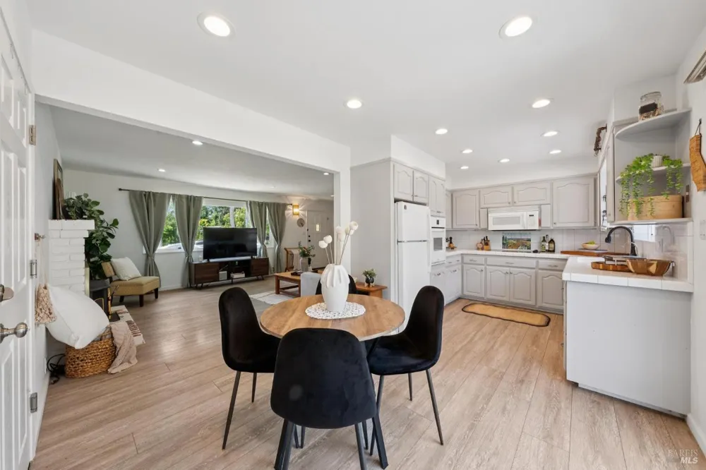 6304 Caraway Court Sebastopol, CA 95472