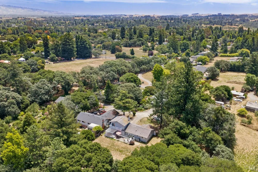 6304 Caraway Court Sebastopol, CA 95472