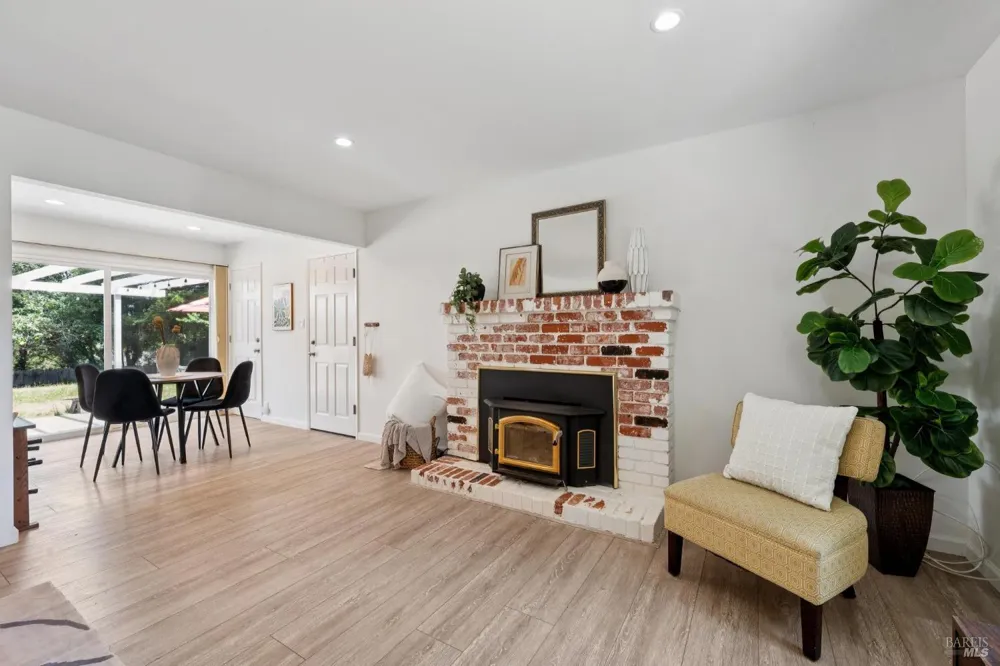 6304 Caraway Court Sebastopol, CA 95472