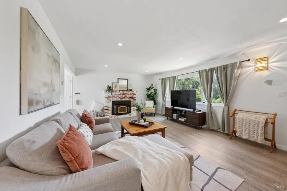 6304 Caraway Court Sebastopol, CA 95472