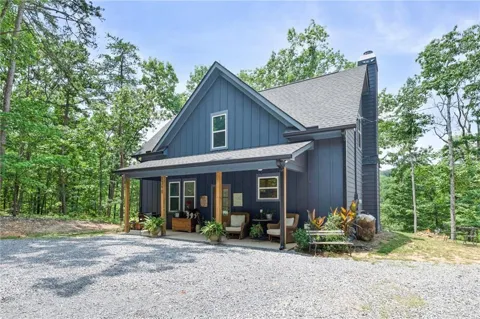 1390 Foxhound Trail NE