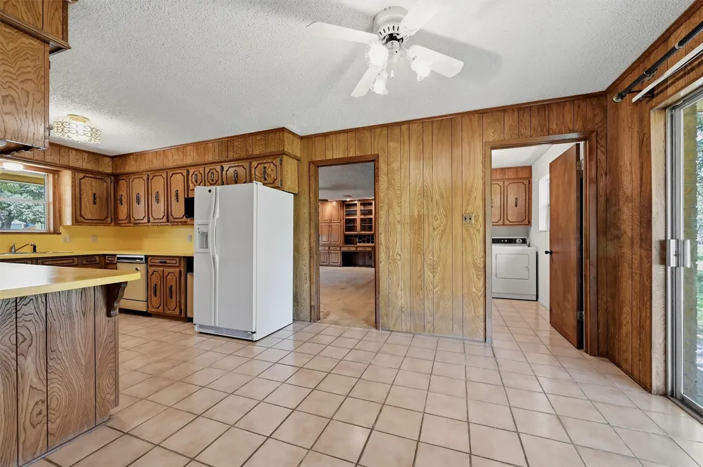 100 Mohican Trail Lake Kiowa, TX 76240