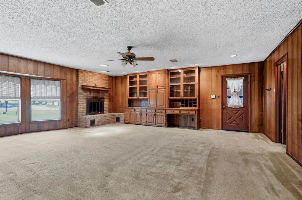 100 Mohican Trail Lake Kiowa, TX 76240